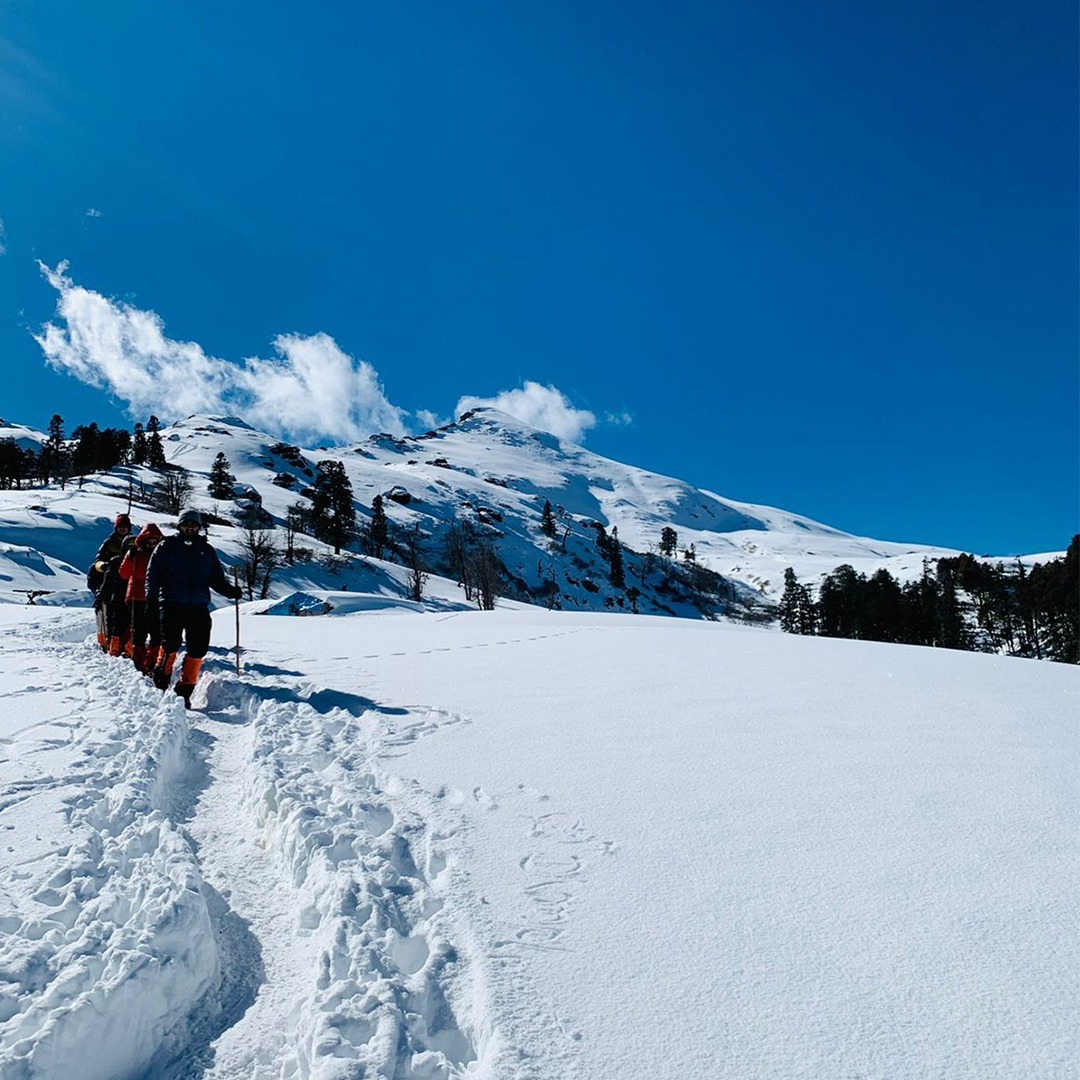 Panoramic view from Kedarkantha Summit showcasing snow-covered Himalayan peaks